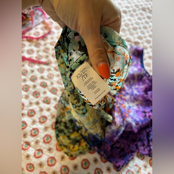 EUC CAbi Floral Merry Go Round Flower Blouse Tank size XS - Picture 3 of 4